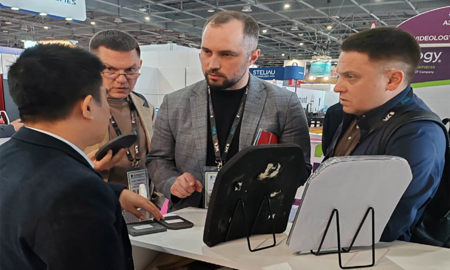 湖南pg电子模拟器携最新防弹产品亮相法国欧洲国际防务展